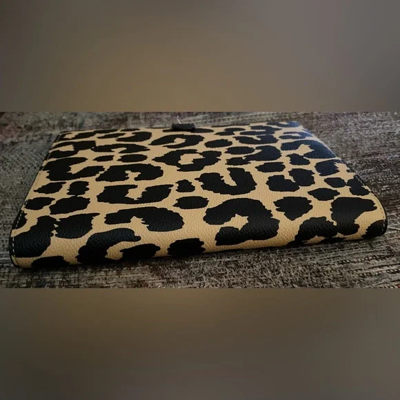 Coach Leopard print Notebook. - Picture 4 of 11